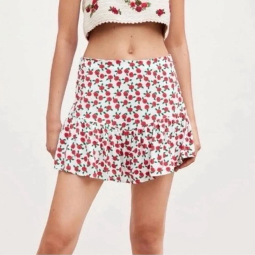 Zara White with Roses Mini Skort Size Small